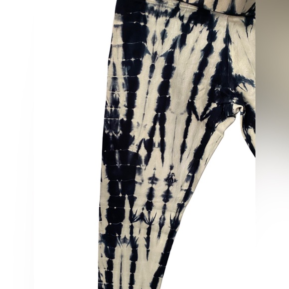 NWT Wehi Tie-Dye Leggings White/Black - Picture 5 of 5